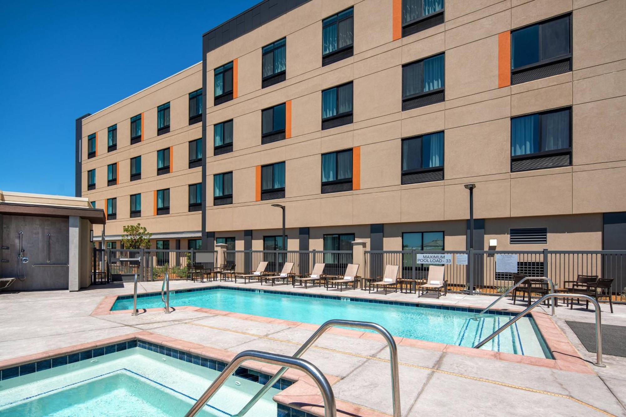 فندق Courtyard By Marriott Petaluma Sonoma County المظهر الخارجي الصورة