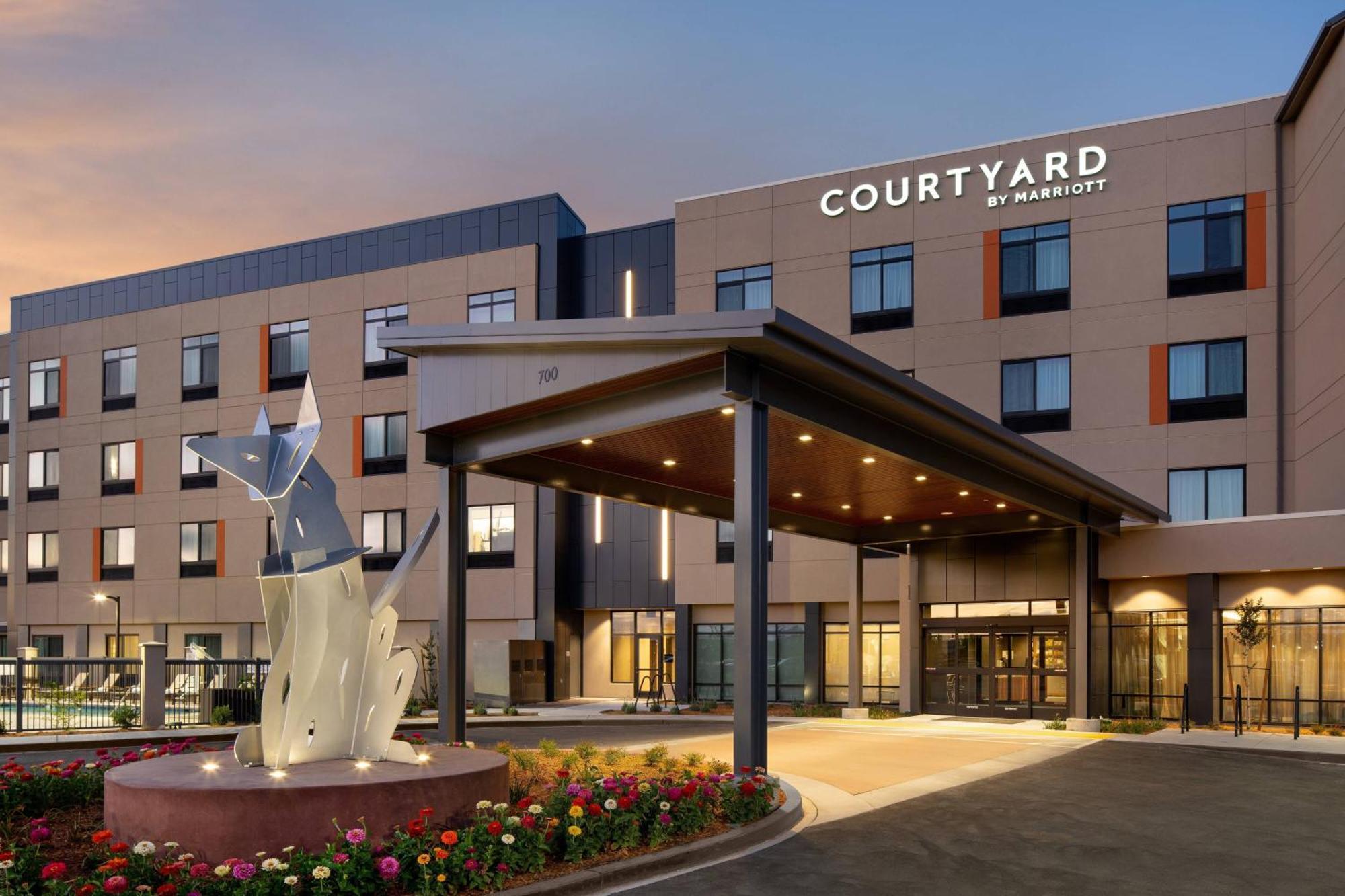 فندق Courtyard By Marriott Petaluma Sonoma County المظهر الخارجي الصورة